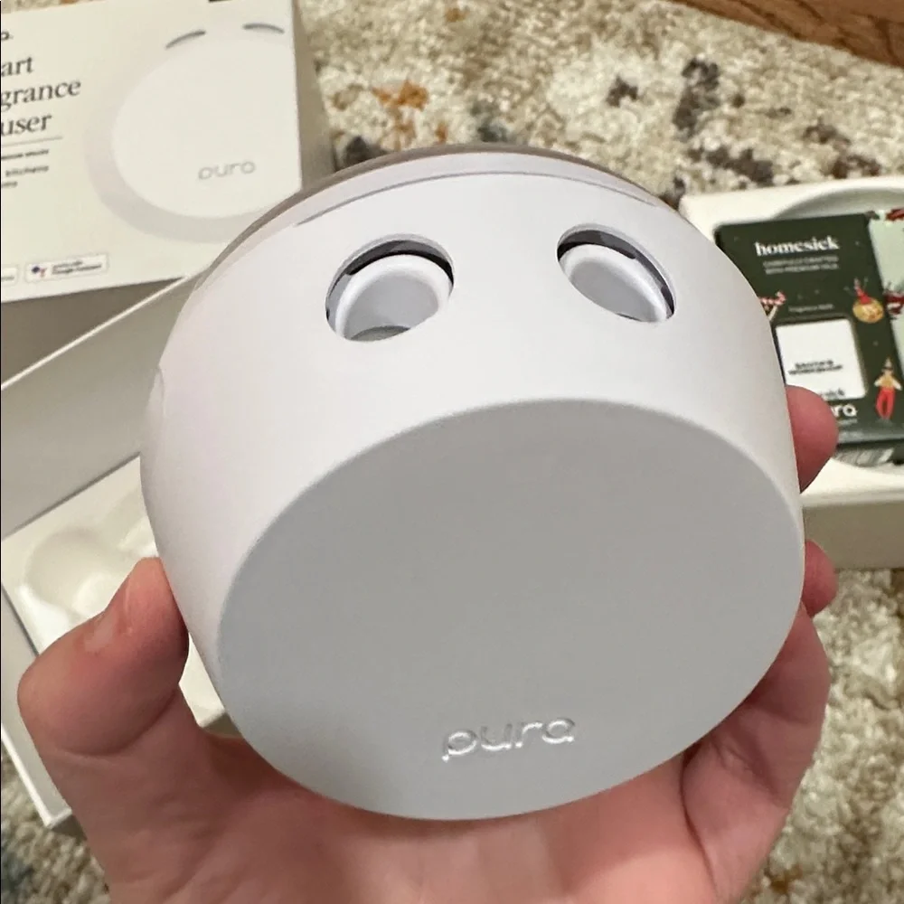 PURA 4 X HOMESICK Smart Fragrance Diffuser with Santa's Workshop & Winter Mantel